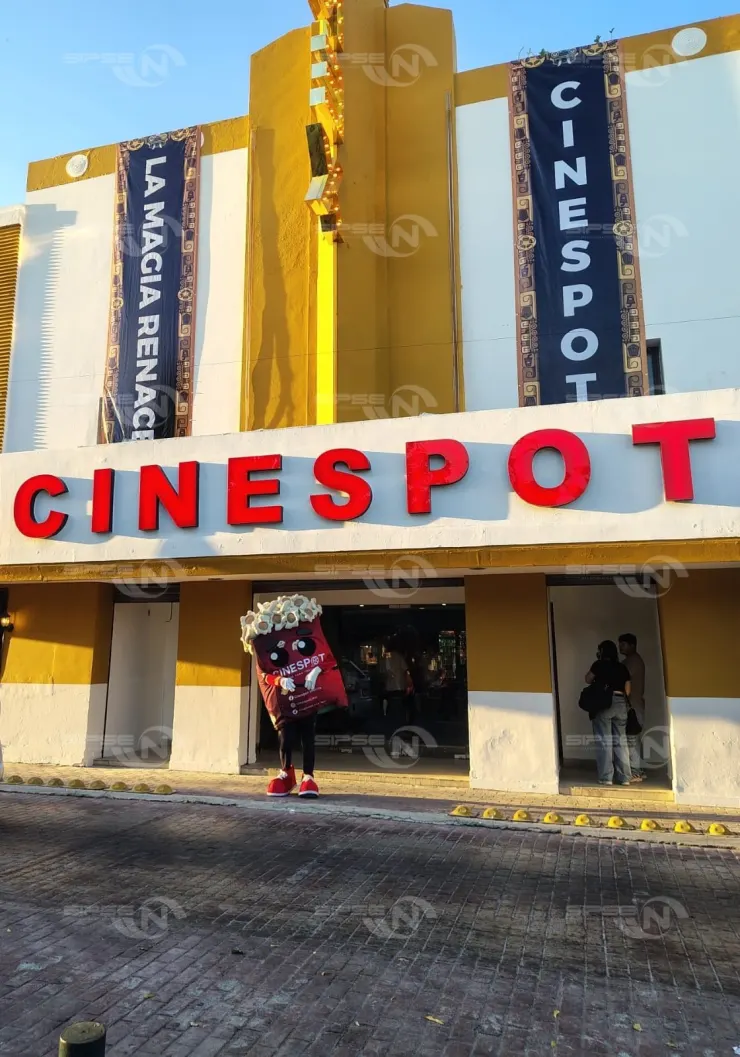 REABRE CINE HISTÓRICO EN EL BARRIO DE SANTIAGO