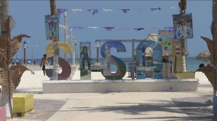 FAMILIAS APROVECHAN EL DIA PARA VISITAR PLAYAS YUCATECAS